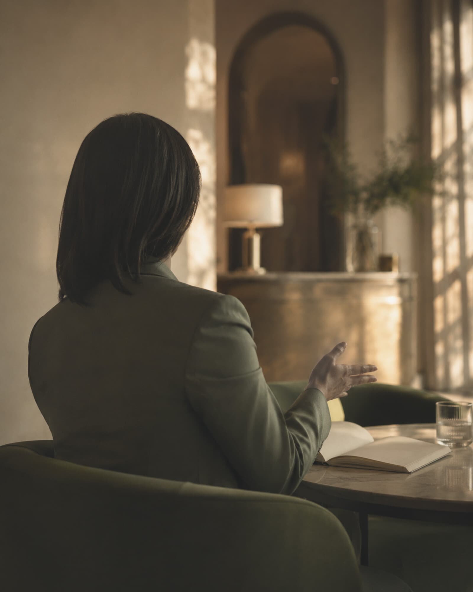 Advisor in conversation at a hotel